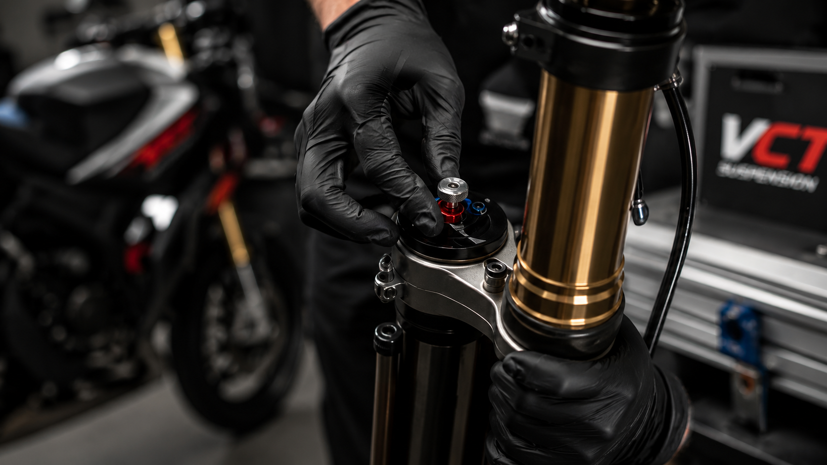 Préparation suspension moto : quels avantages sur route, piste ou tout-terrain ?